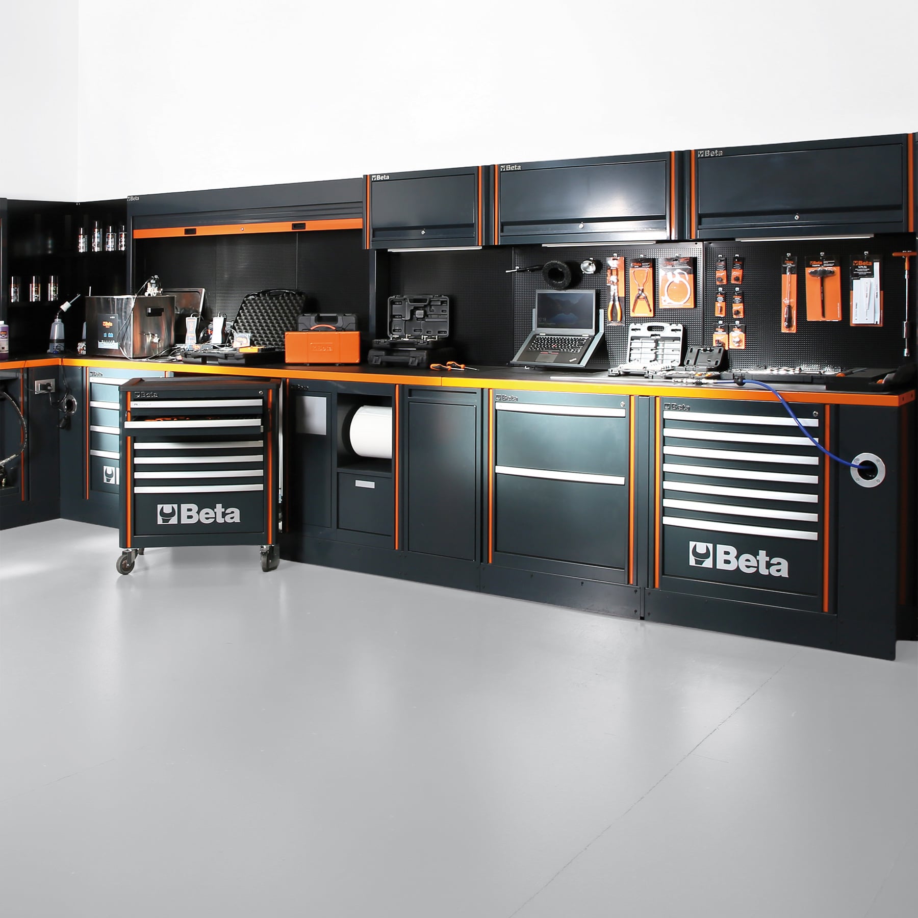Utensileria e arredo officina